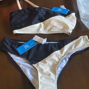 Cupshe colorblock Bandeu bikini top & classic bottom set, size medium. NWT.
